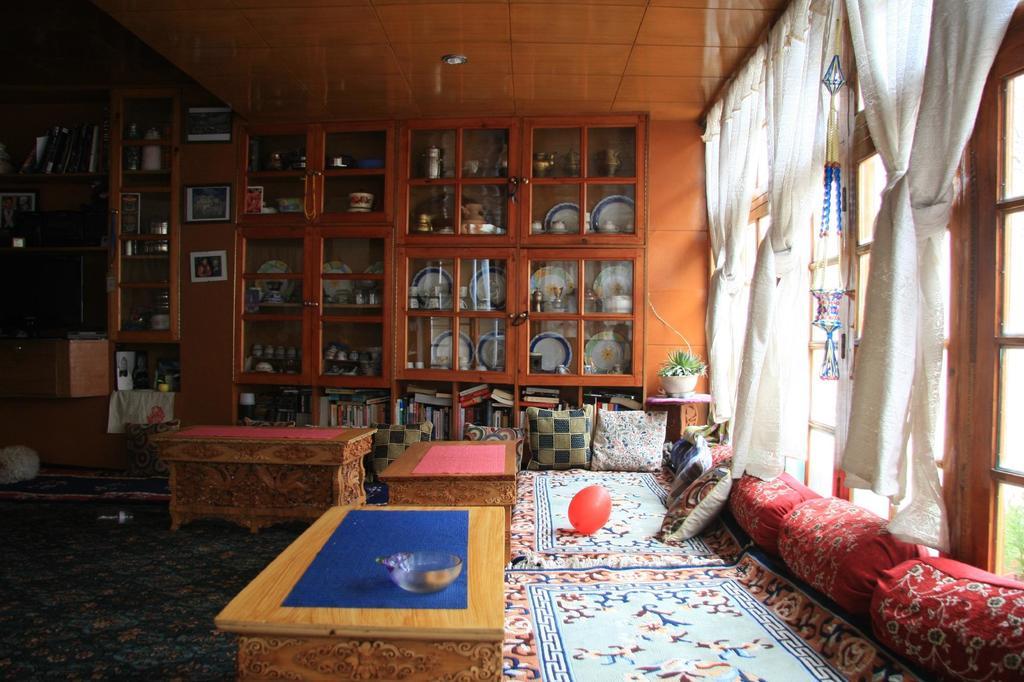Hotel Travellers House Leh Exterior foto